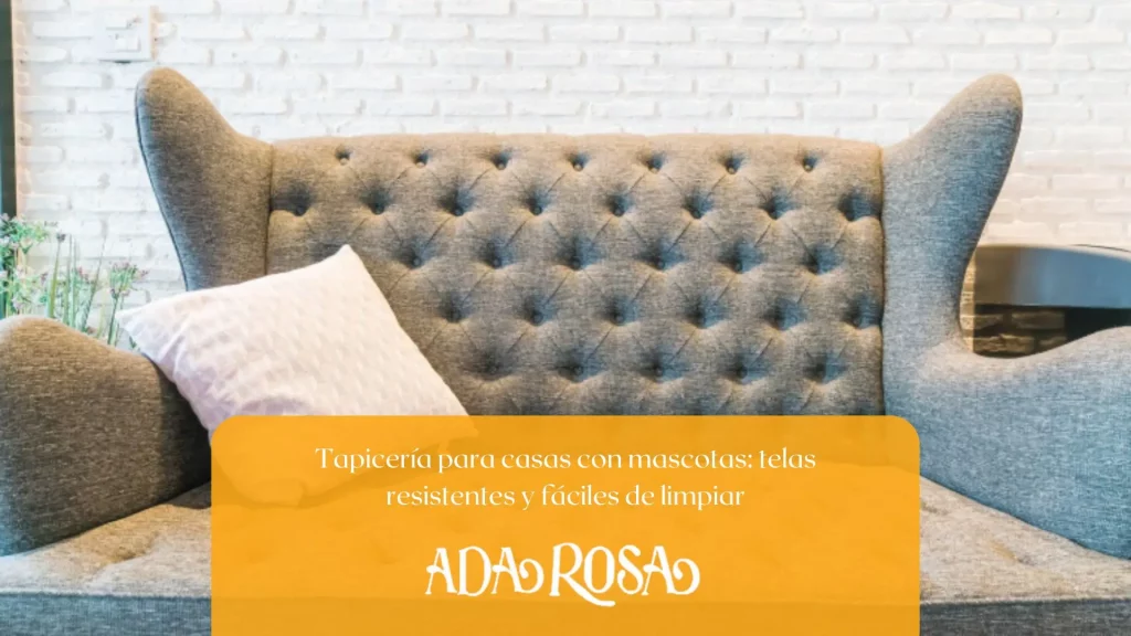 Sofá tapizado con tela resistente y fácil de limpiar para casas con mascotas