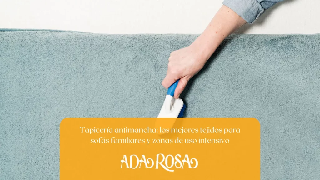 Sofá con tejido antimancha resistente ideal para familias y zonas de uso intensivo
